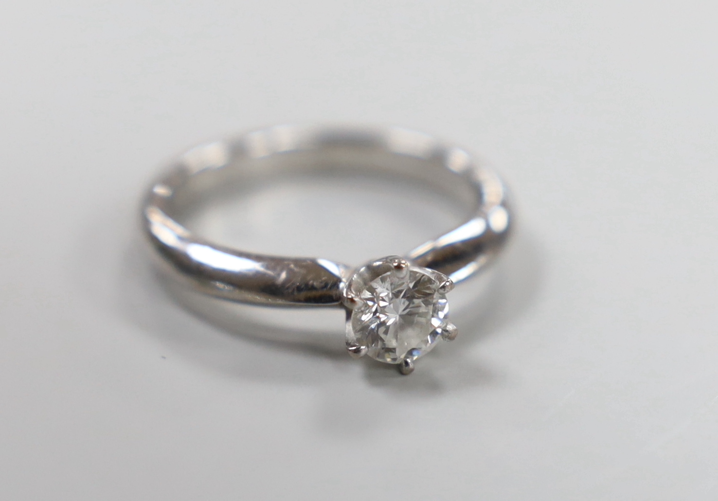 A modern 18ct white gold and solitaire diamond set ring, size N, gross weight 4.7 grams